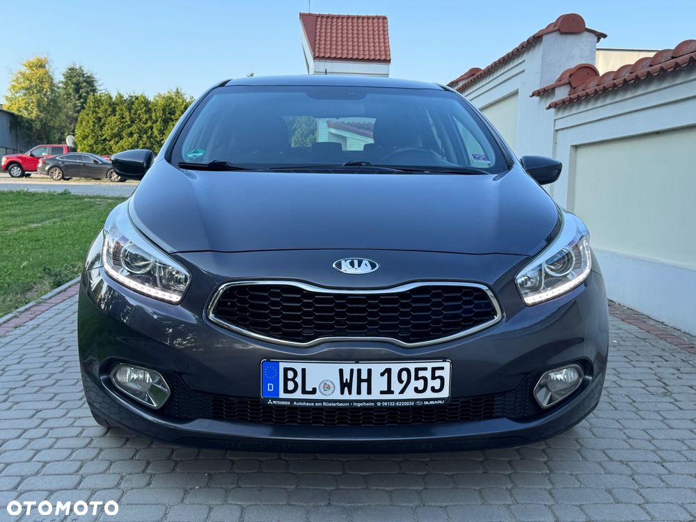 Kia Ceed - 33
