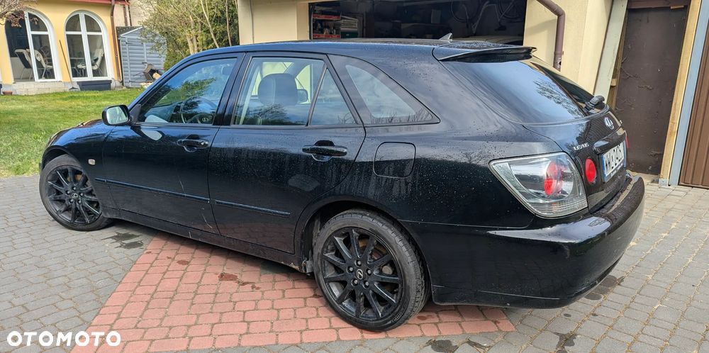 Lexus IS 200 SportCross - 3