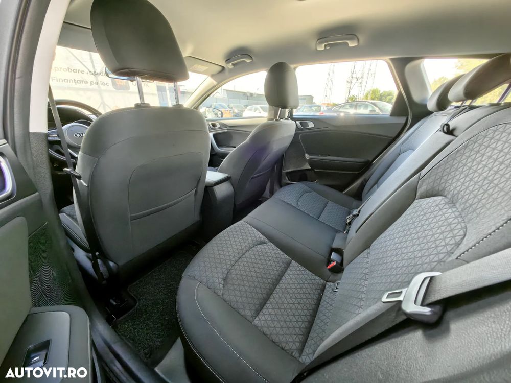 Kia Ceed 1.6 CRDi (48V Mild-Hybrid) DCT7 Spirit - 17