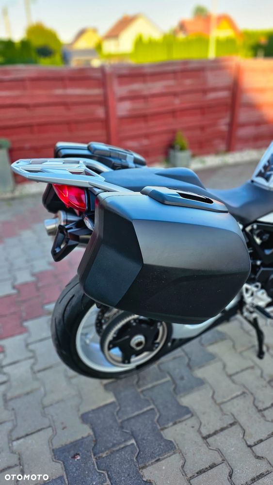 BMW F - 21