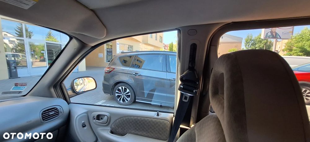 Chrysler Grand Voyager 2.8 CRD LX - 23