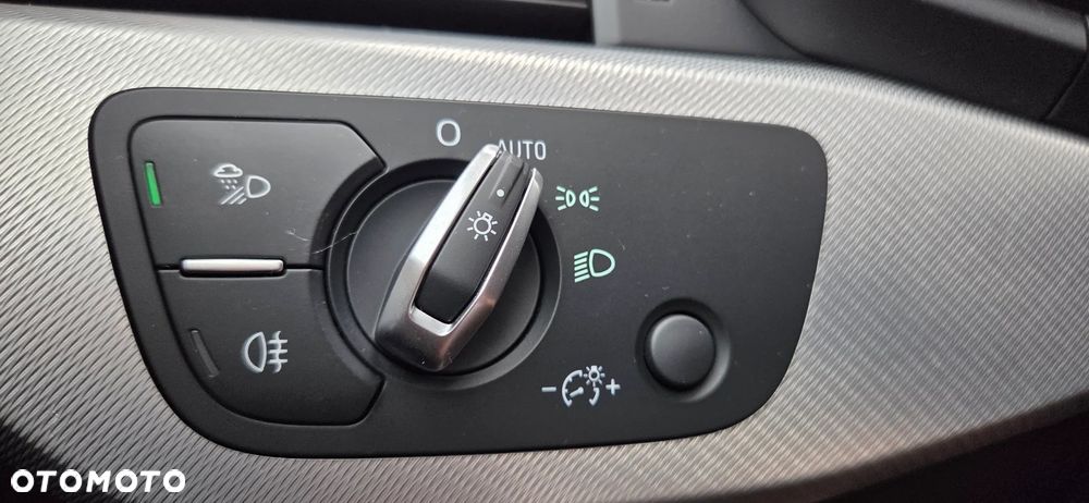 Audi A4 Avant 35 TDI S tronic design - 28