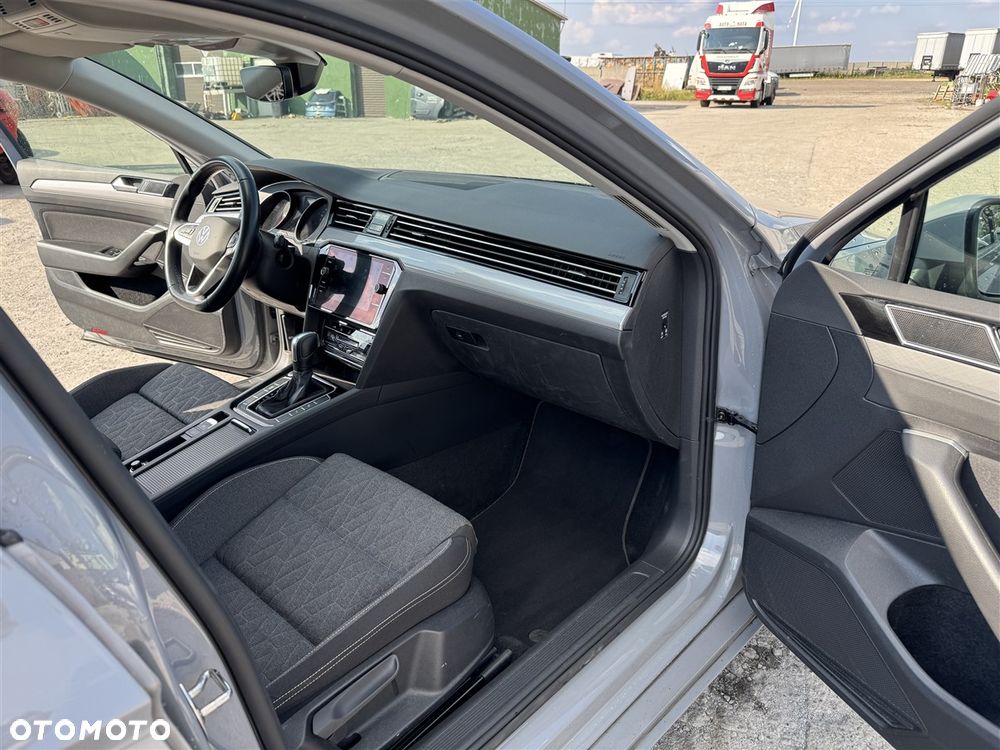 Volkswagen Passat - 27