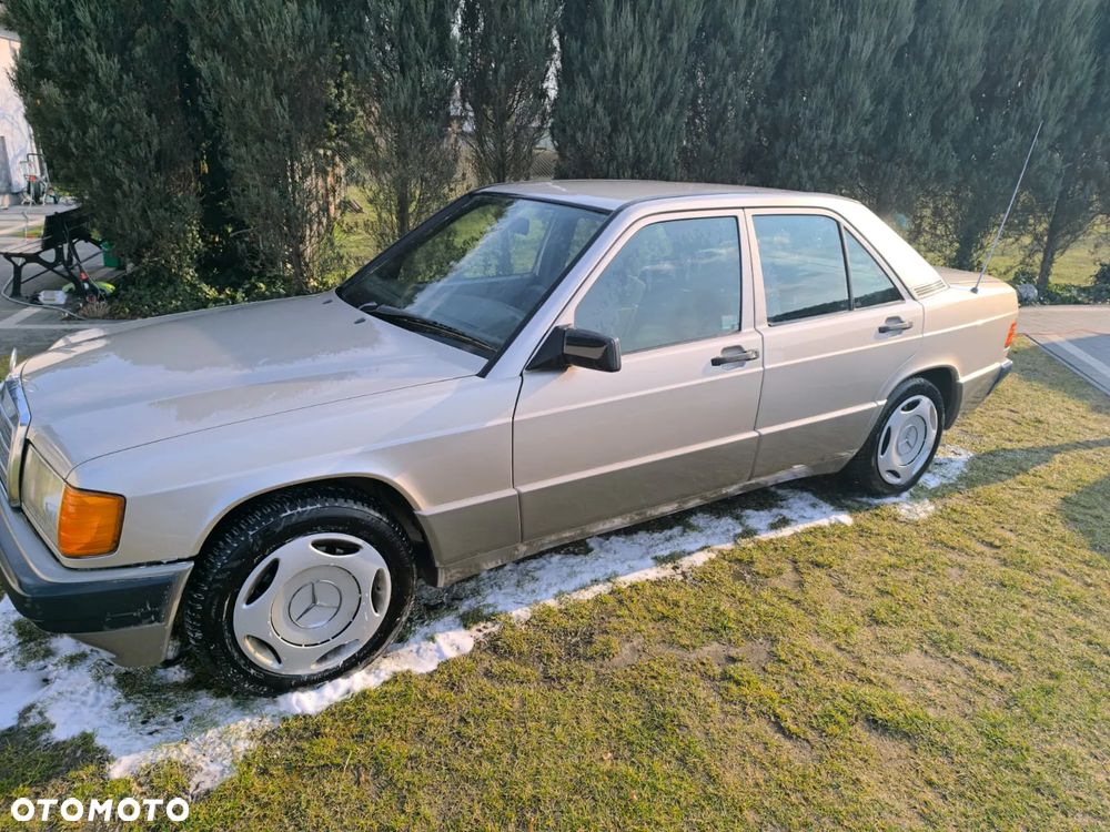 Mercedes-Benz W201 (190) - 3