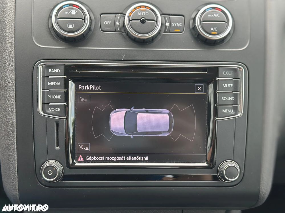 Volkswagen Touran - 29