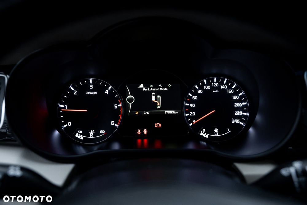 Kia Carens 1.7 CRDi L 7os - 37