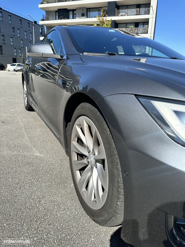 Tesla Model S - 13
