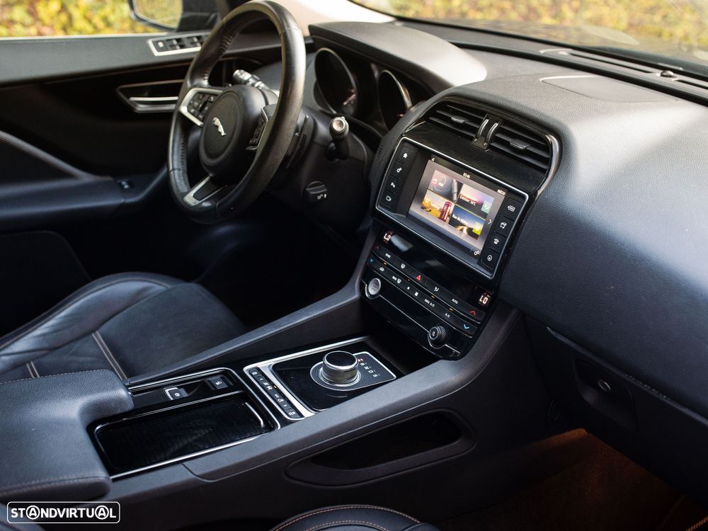 Jaguar F-Pace 2.0 i4D Prestige Aut. - 36