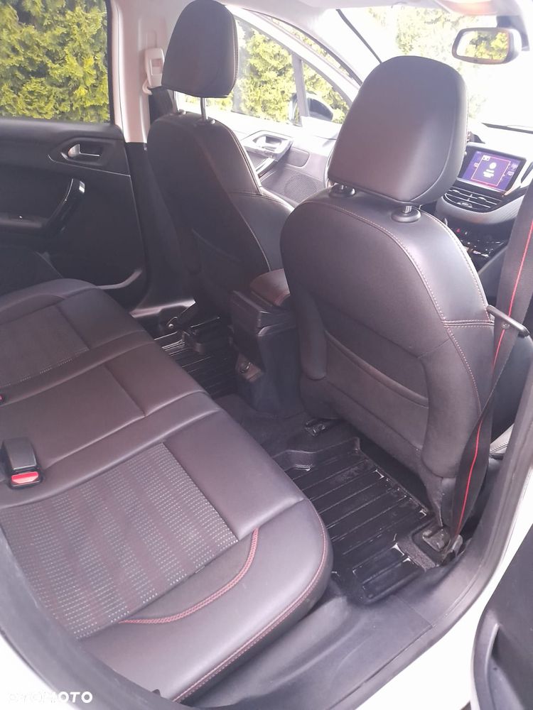 Peugeot 2008 - 11
