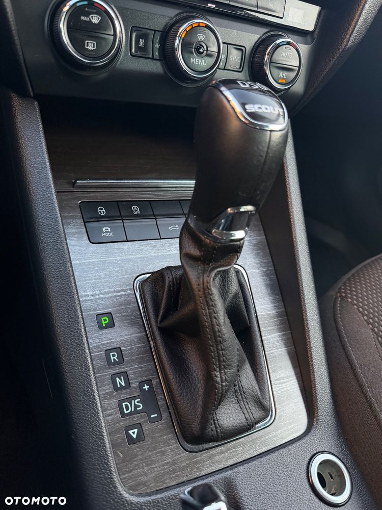 Skoda Octavia Combi 2.0 TDI (Green tec) 4x4 DSG Scout - 28