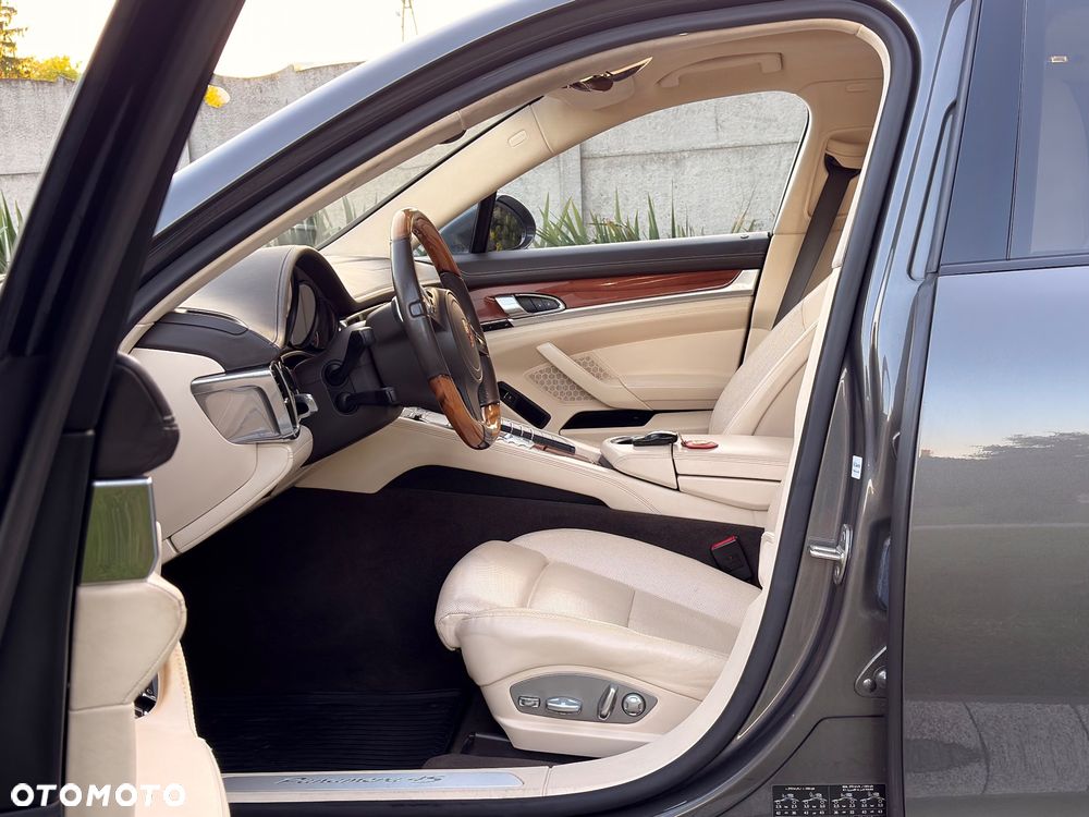 Porsche Panamera 4S Executive - 20