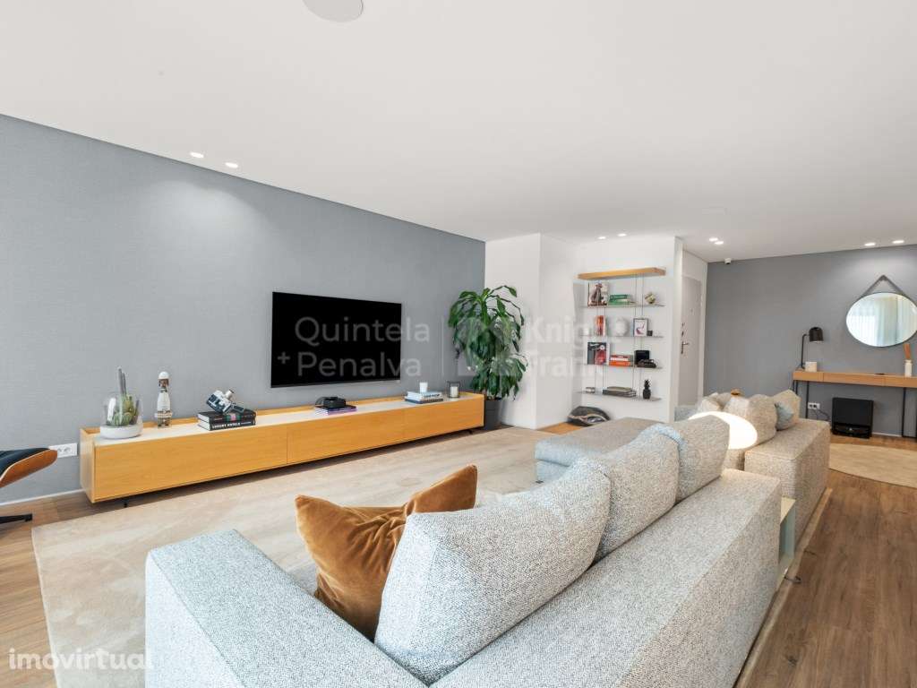 Apartamento T3 com terraço e estacionamento em Cascais - Grande imagem: 3/45