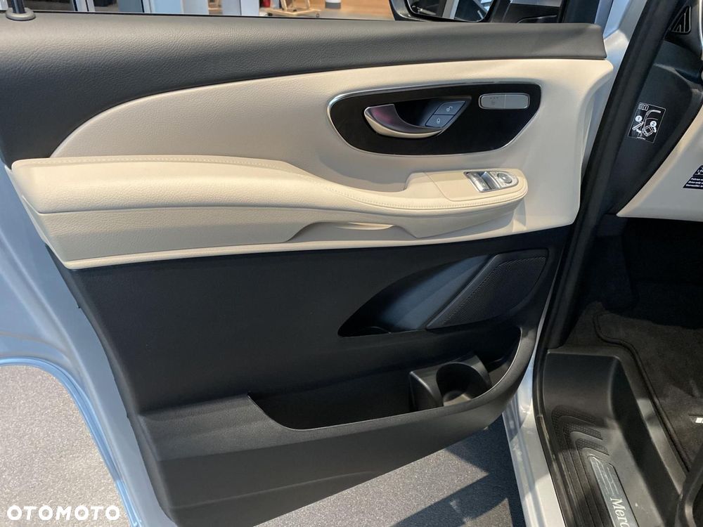 Mercedes-Benz Klasa V - 15