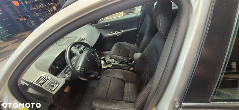 Volvo V50 2.4D5 Momentum - 10