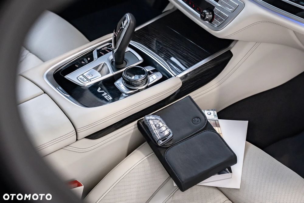BMW Seria 7 M760Li xDrive - 40