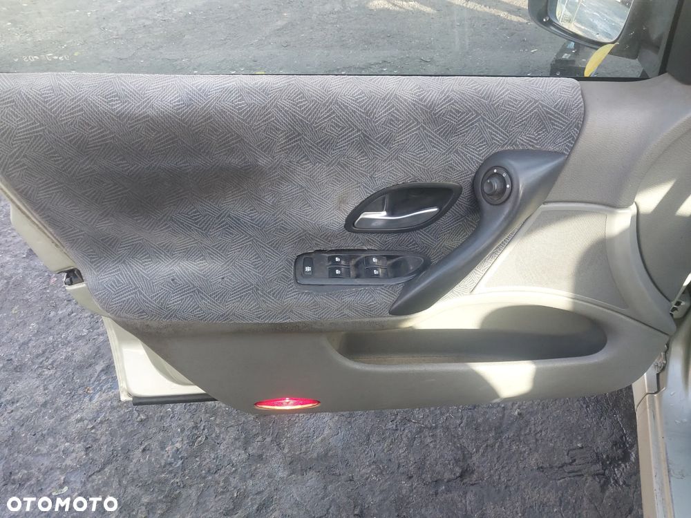 Renault Laguna 2 II HB silnik kompletny 1.6 16v 79kW 107KM K4M710 alternator pompa cewka kolektor przepustnica przewód skrzynia biegów 5B drzwi prawe lewe przód tył klapa błotnik lusterko MV190 szyba tempomat zacisk tarcza półoś osłona belka stacyjka sterownik panel fotel lewarek kierownica podnośnik szyby mechanizm boczek tłumik wydech pompa abs sterownik NA CZĘŚCI WSZYSTKIE CZĘŚCI - 12