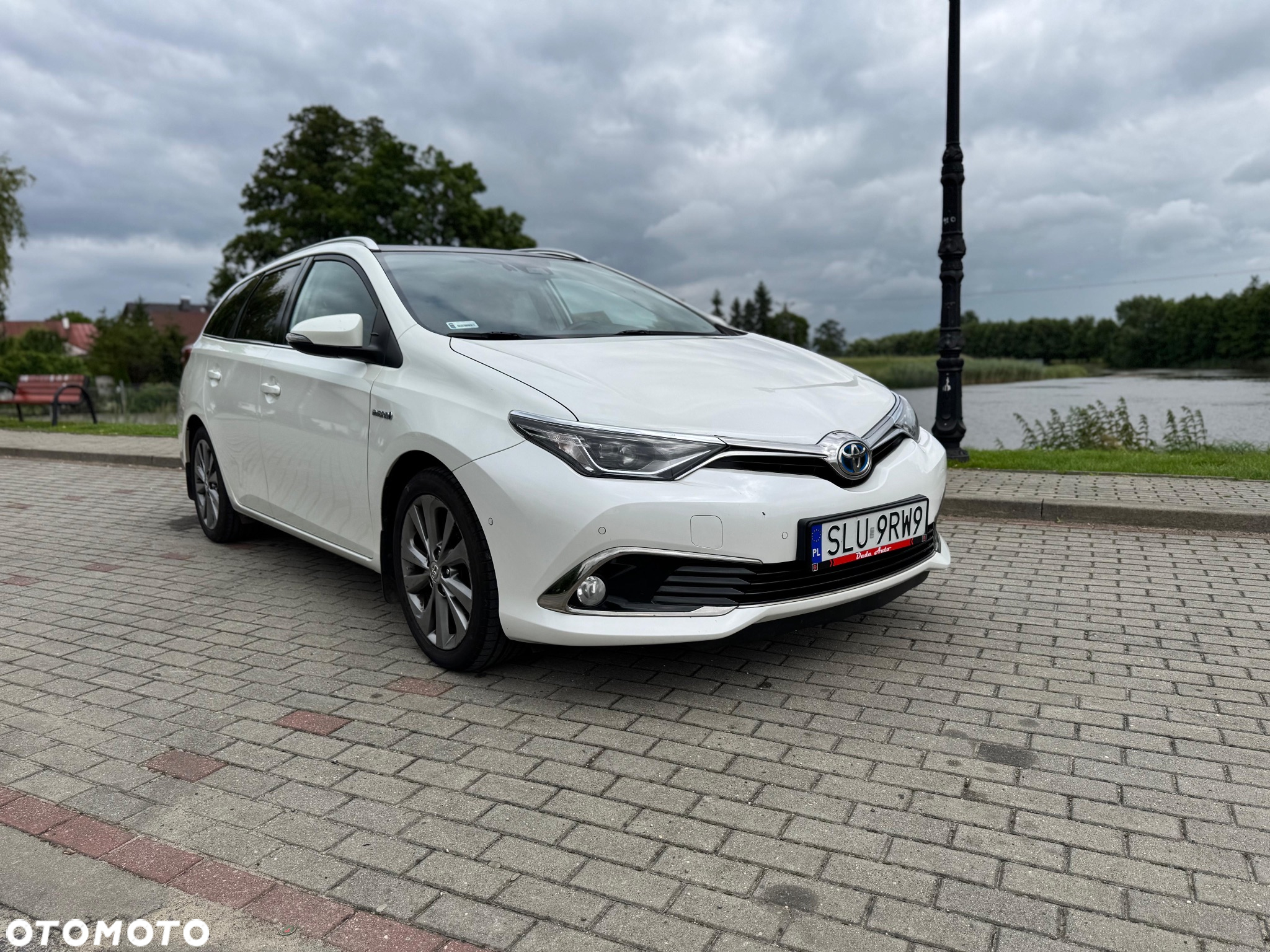 Toyota Auris Hybrid 135 Prestige - 4