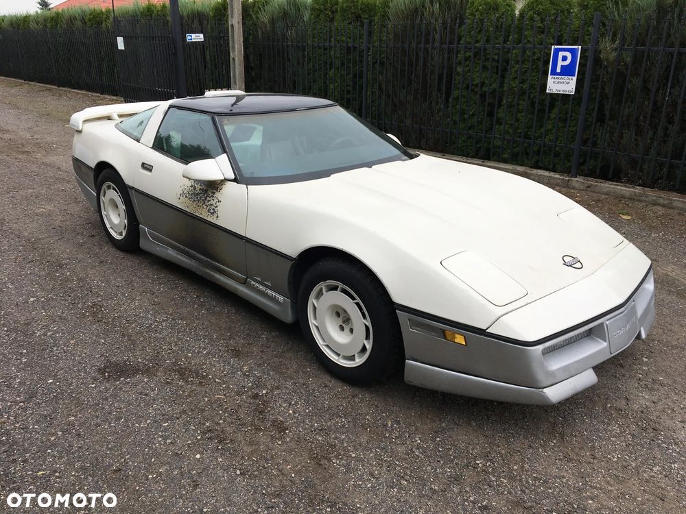 Chevrolet Corvette - 4