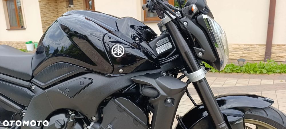 Yamaha FZ - 27
