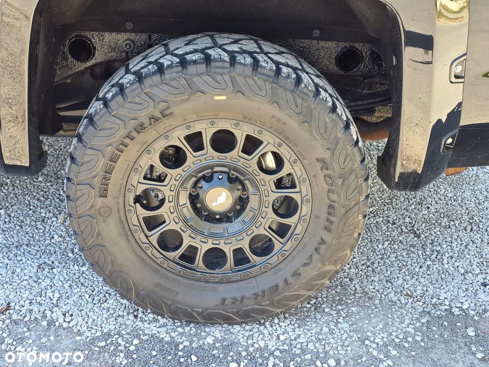 Chevrolet Silverado - 28