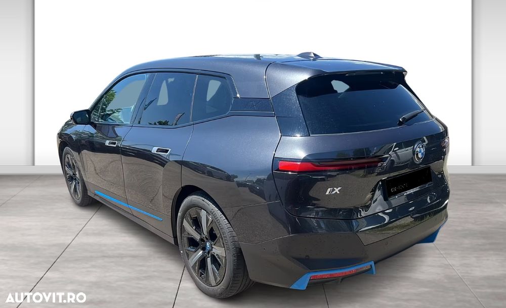 BMW iX - 3