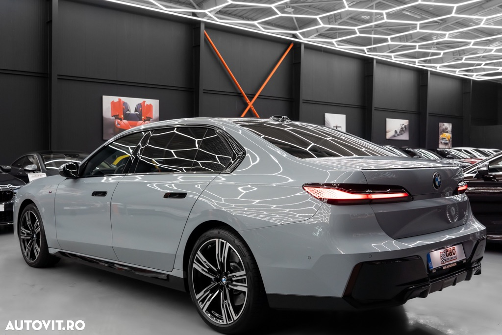 BMW Seria 7 740d xDrive MHEV - 30