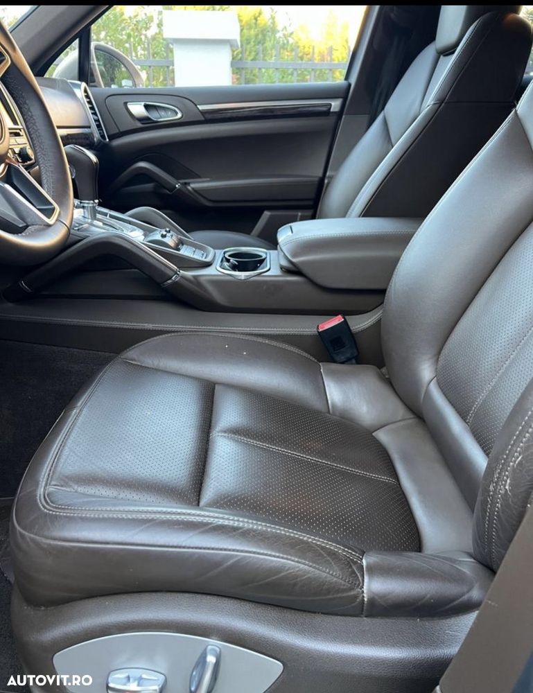 Porsche Cayenne 3.0 L - 5