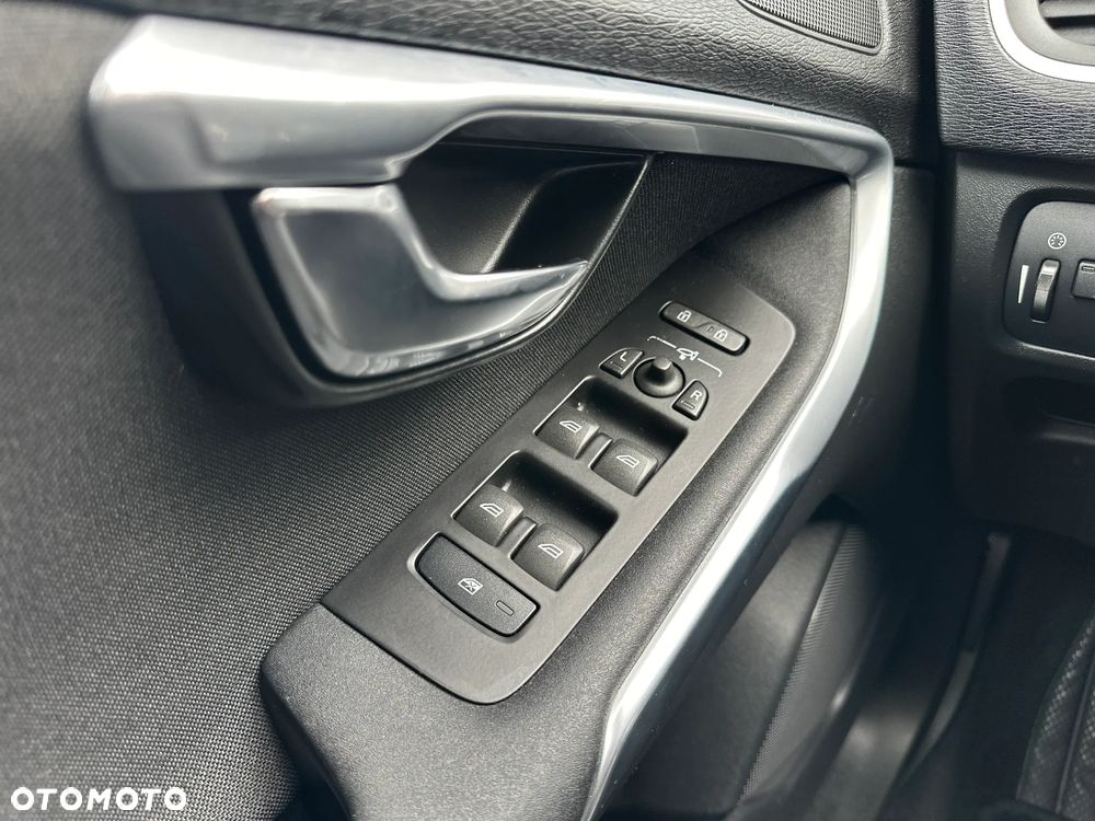 Volvo V40 D4 Drive-E Momentum - 16