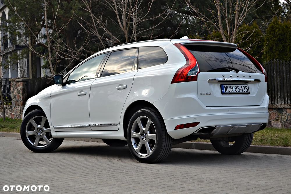 Volvo XC 60 D5 AWD Geartronic Summum - 8