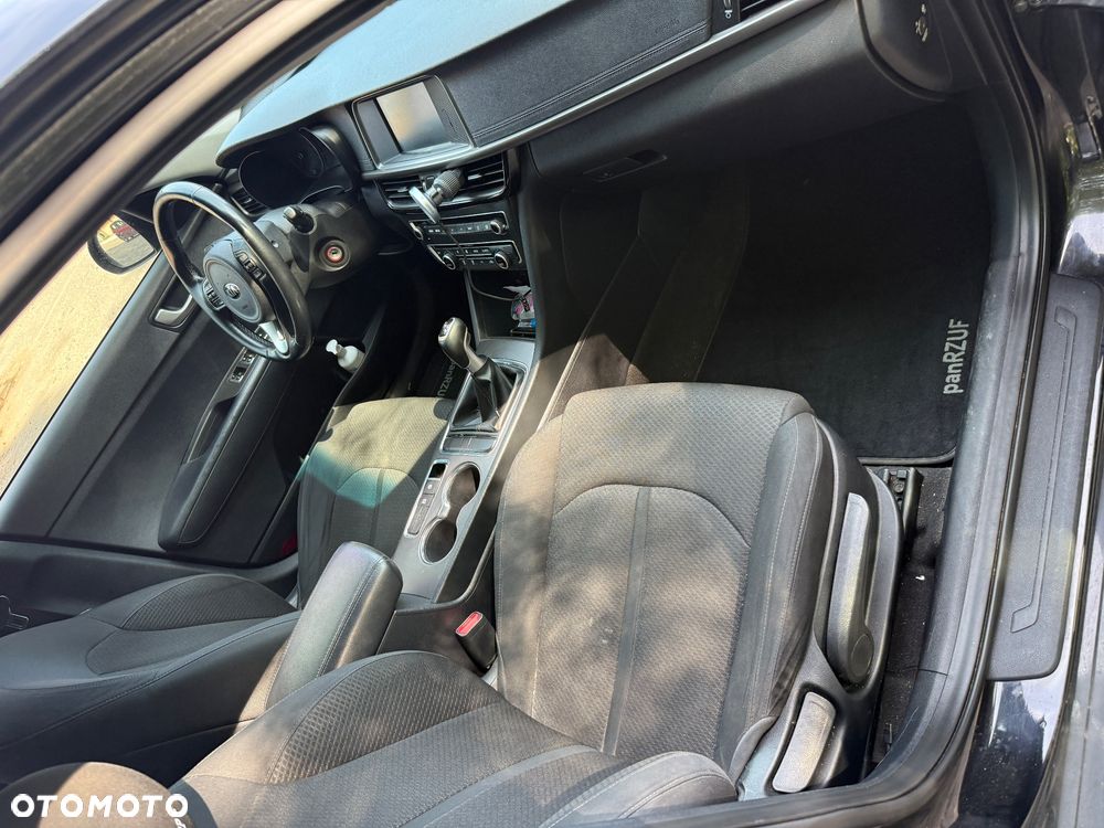 Kia Optima 2.0 M - 10