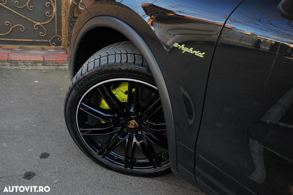Porsche Cayenne Hybrid 3.0 L S E - 10