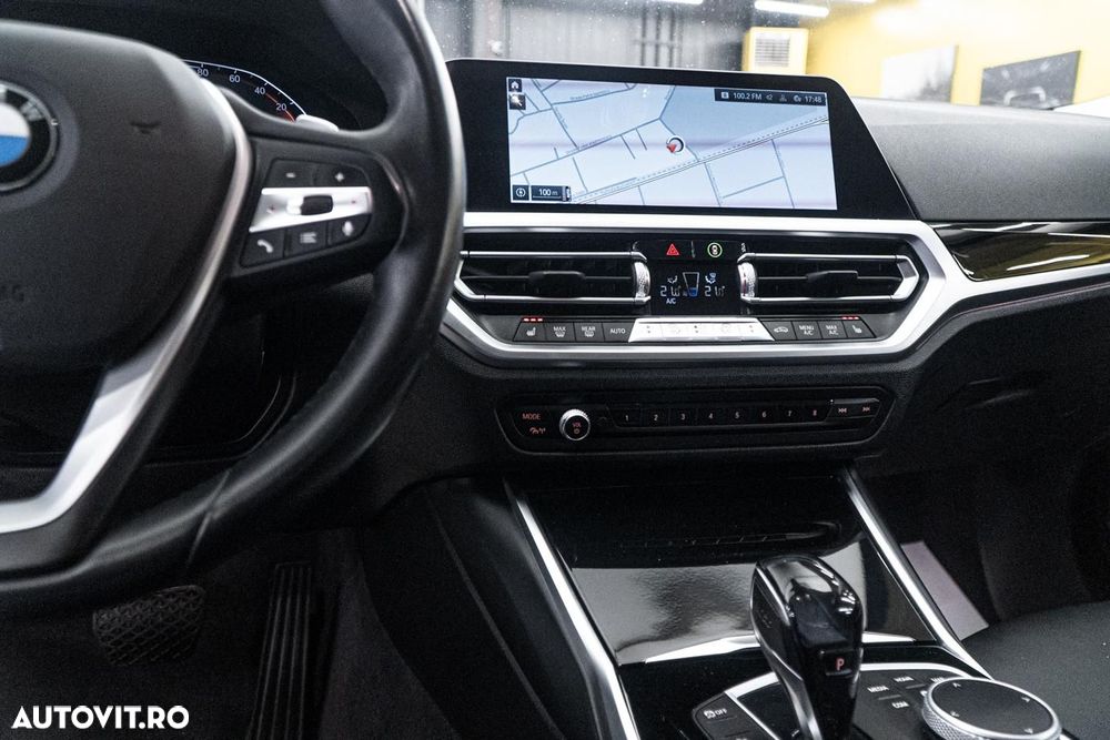 BMW Seria 3 320i Aut. Sport Line - 33