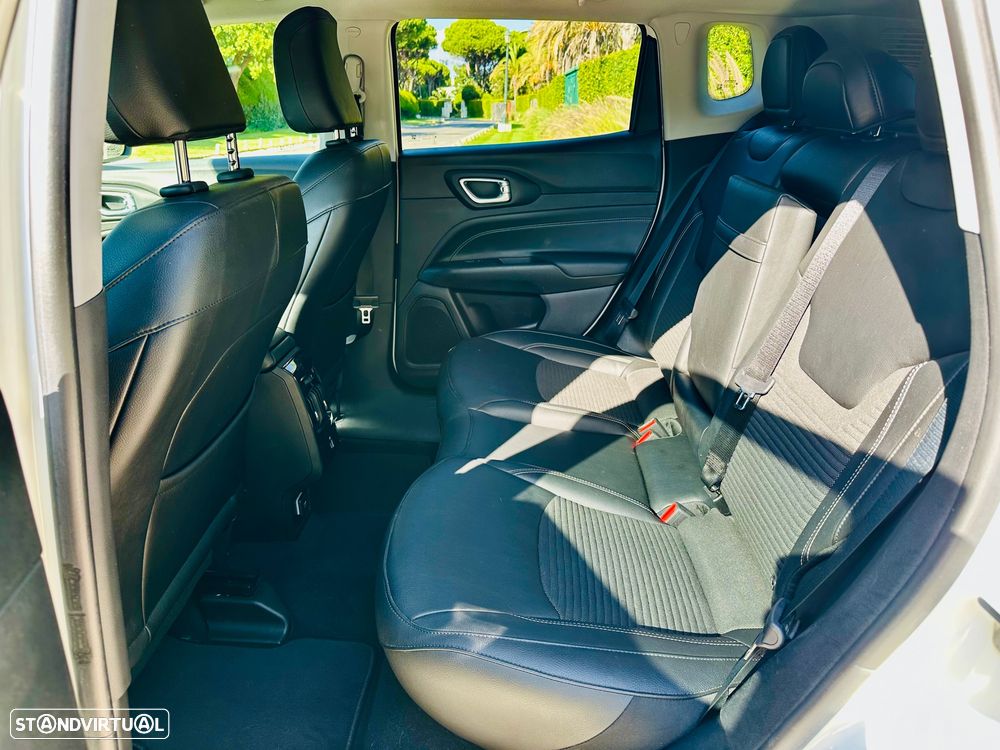 Jeep Compass 1.3 T Night Eagle - 16