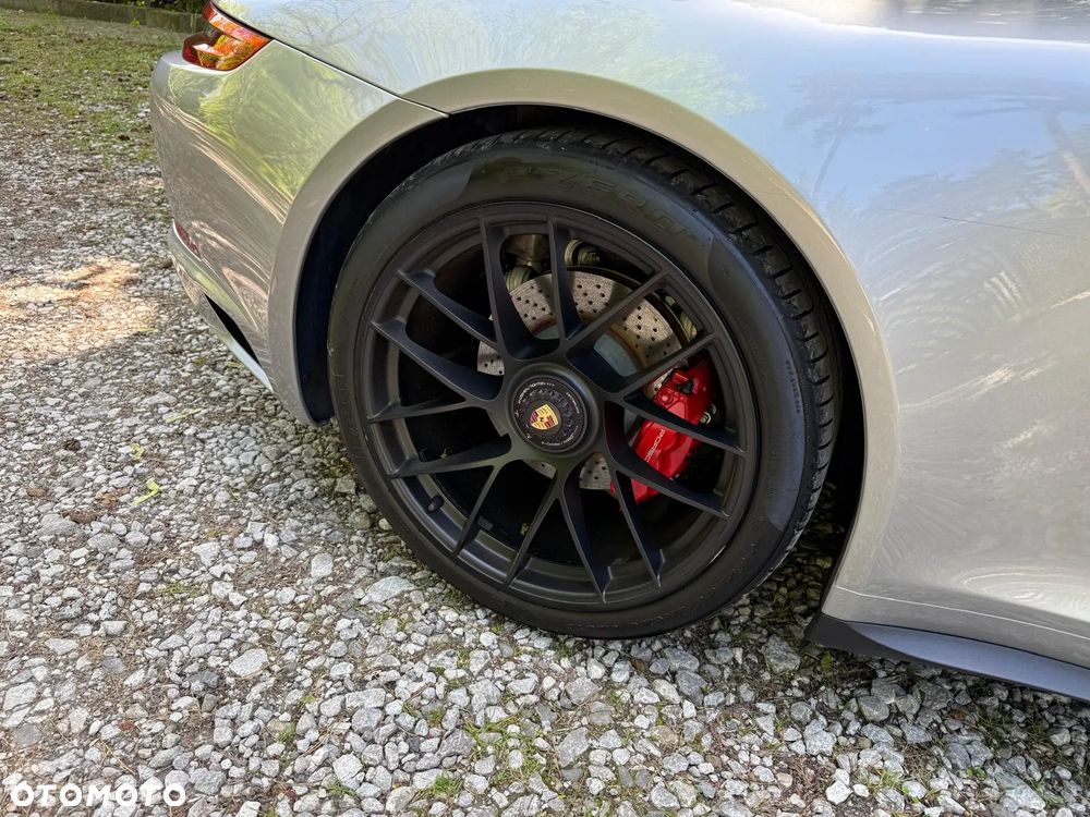 Porsche 911 Carrera 4 GTS PDK - 15