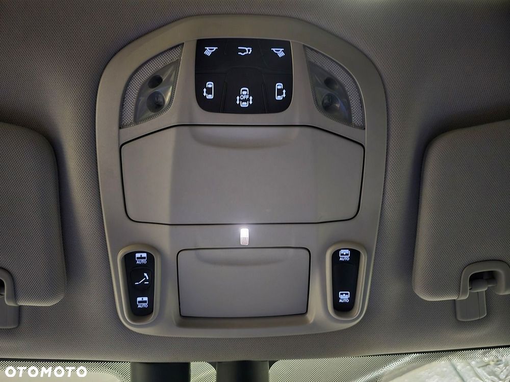 Chrysler Pacifica - 35