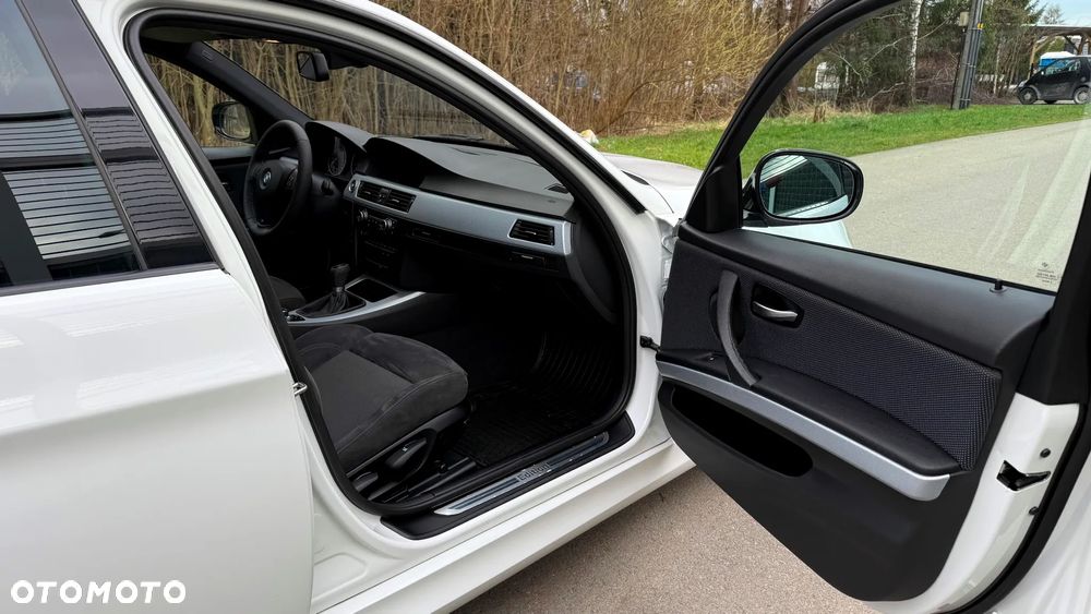 BMW Seria 3 318i Edition Sport - 16