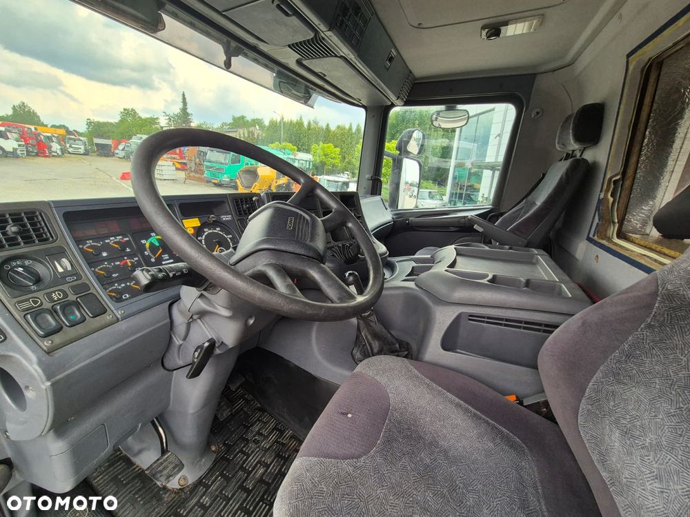 Scania P94LB 300 4X2 / KONIOWÓŻ / DO PRZEWOZU ZWIERZĄT / BYDŁO / KONIE / POMIESZCZENIE GOSPODARCZE / SERWISOWANY / 1WŁ / 5 MIEJSC / MANUAL / RAMPA - 32