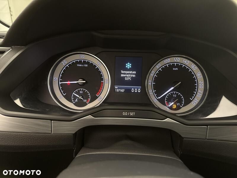 Skoda Superb 2.0 TDI SCR Ambition - 14