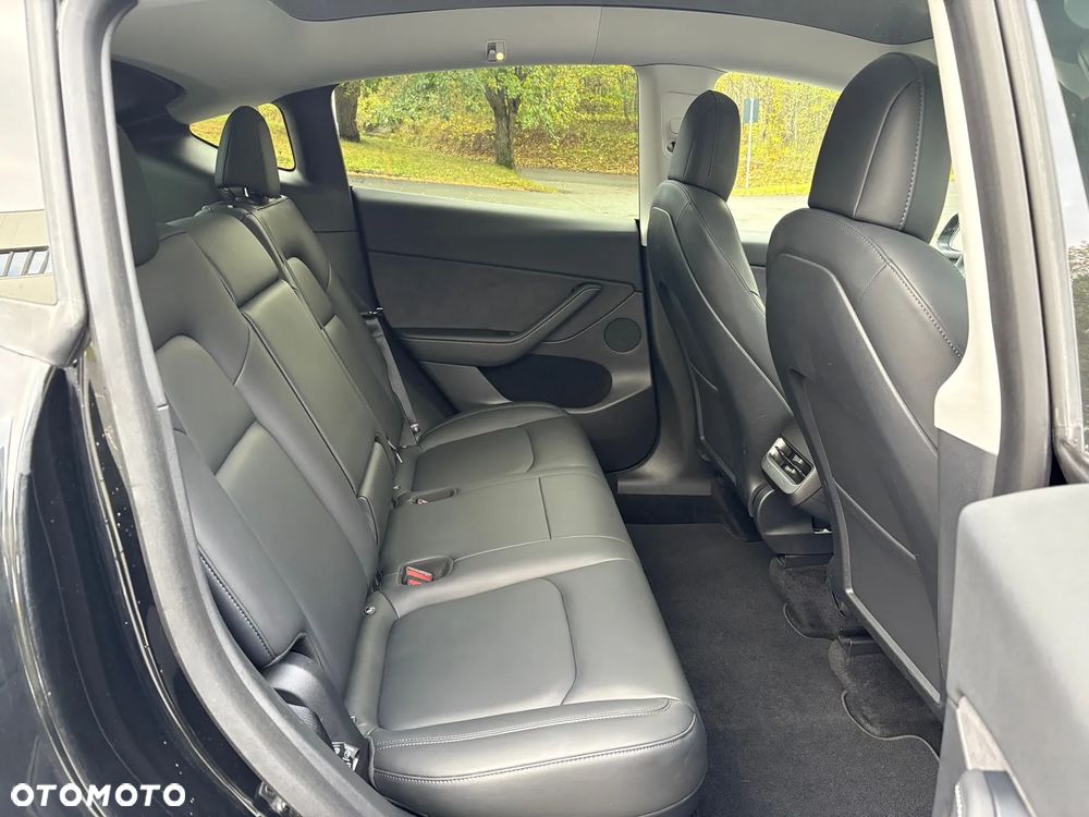 Tesla Y Long Range AWD - 25