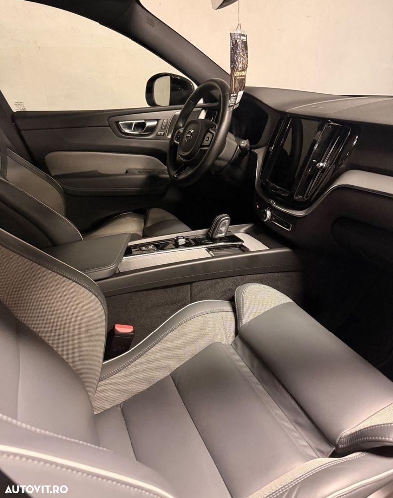 Volvo XC 60 B5 MHEV AWD R-Design - 16