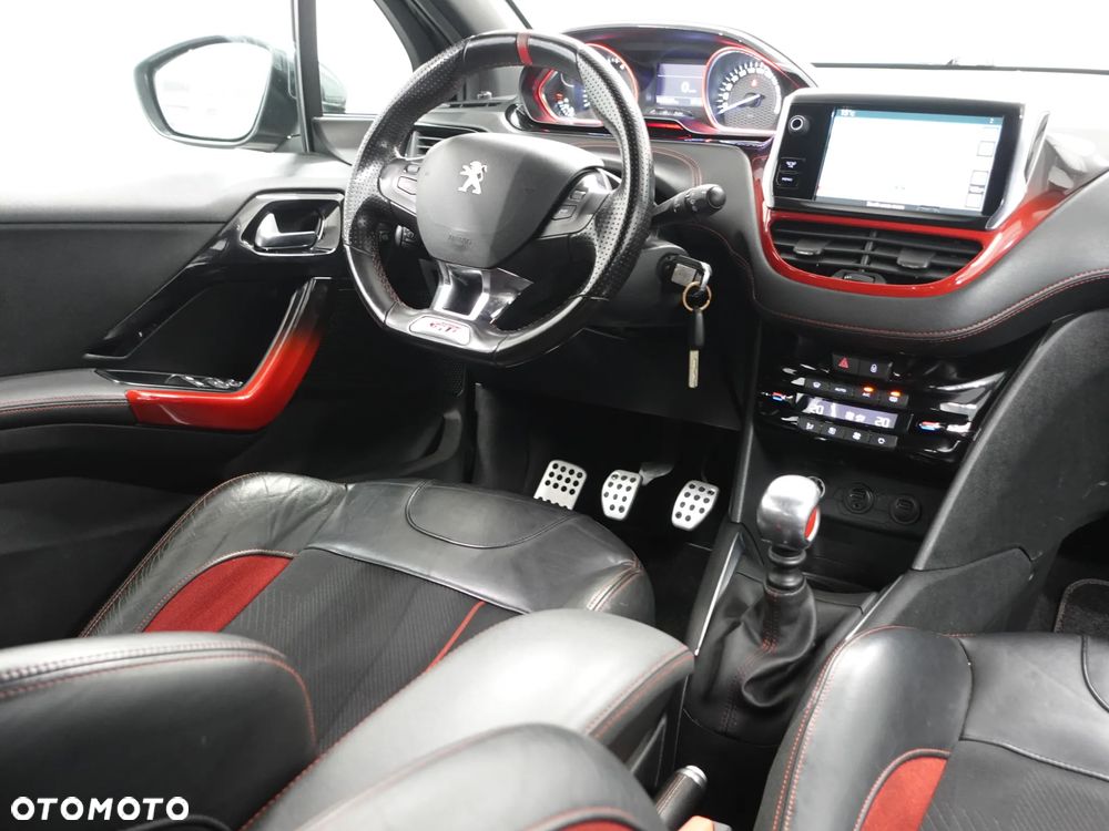 Peugeot 208 GTI 200 THP - 32