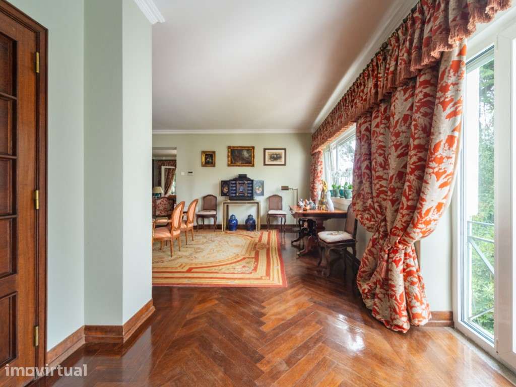 Exclusiva Moradia com 5 Quartos no Coração do Estoril - Grande imagem: 3/47