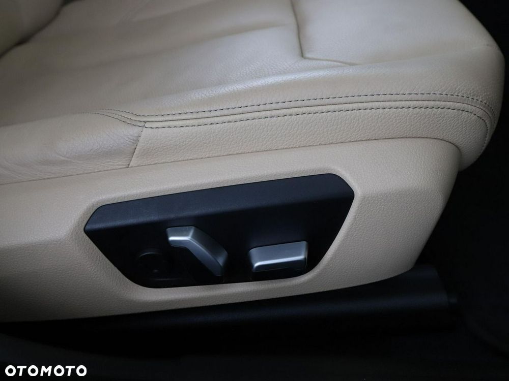 BMW Seria 3 320d Luxury Line - 40