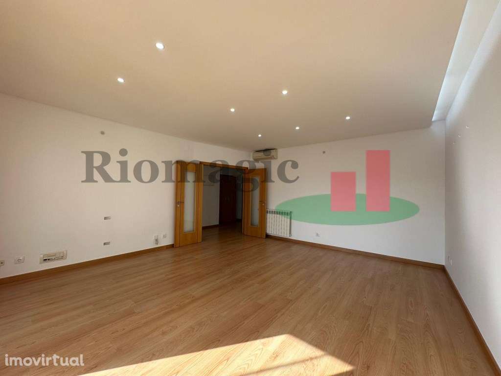 Colinas do Cruzeiro - Odivelas - Apartamento T3 com Varandas e Esta... - Grande imagem: 5/25