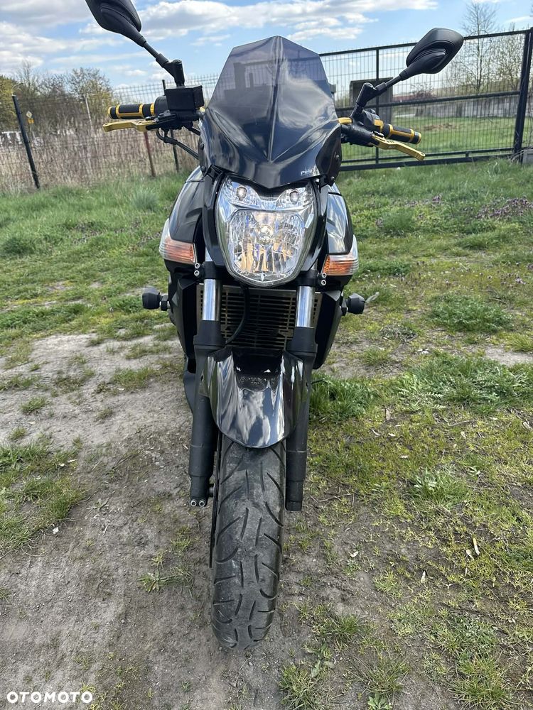 Suzuki GSR - 2