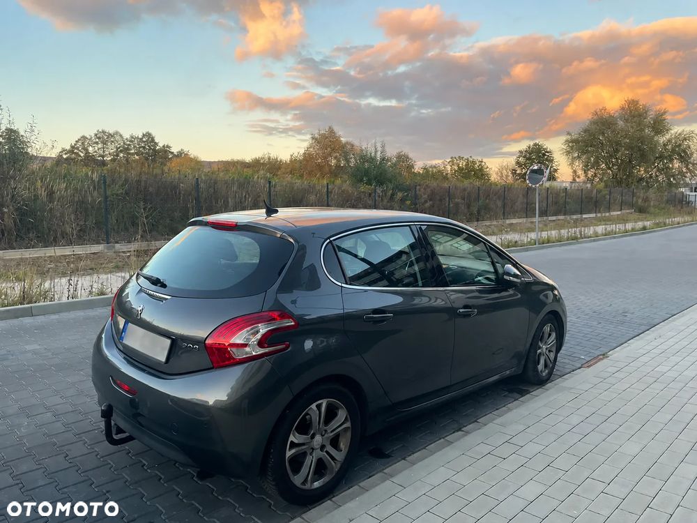 Peugeot 208 2012 photo 3