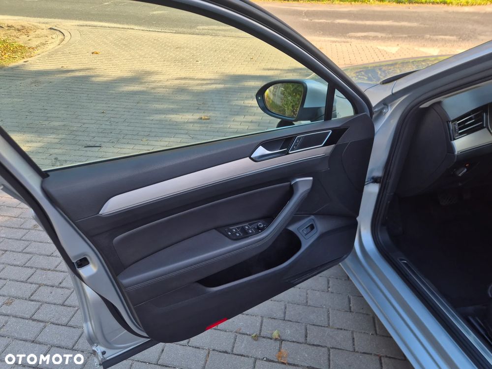 Volkswagen Passat 2.0 TDI BMT Highline DSG - 19