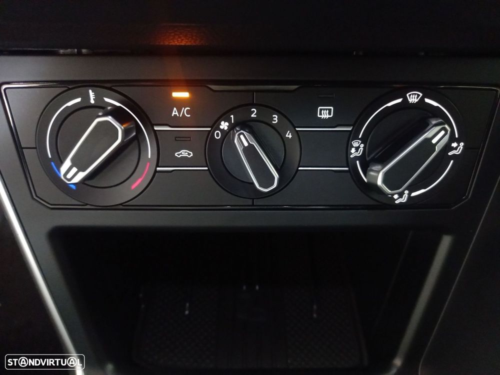 Volkswagen Taigo 1.0 TSI Urban DSG — fotografia 17