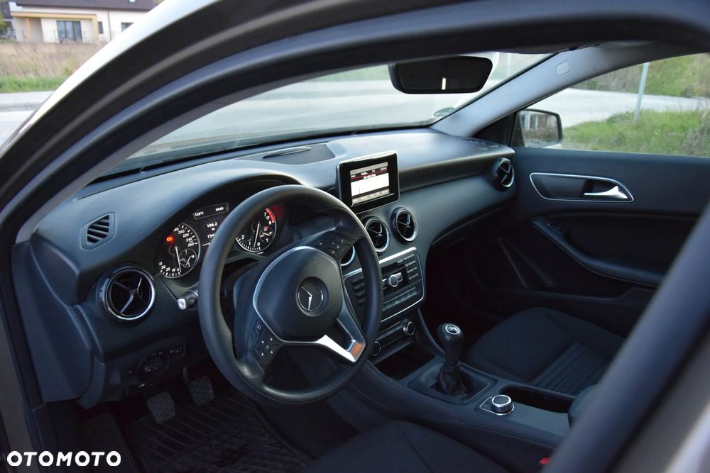 Mercedes-Benz Klasa A 180 BlueEfficiency Edition - 29