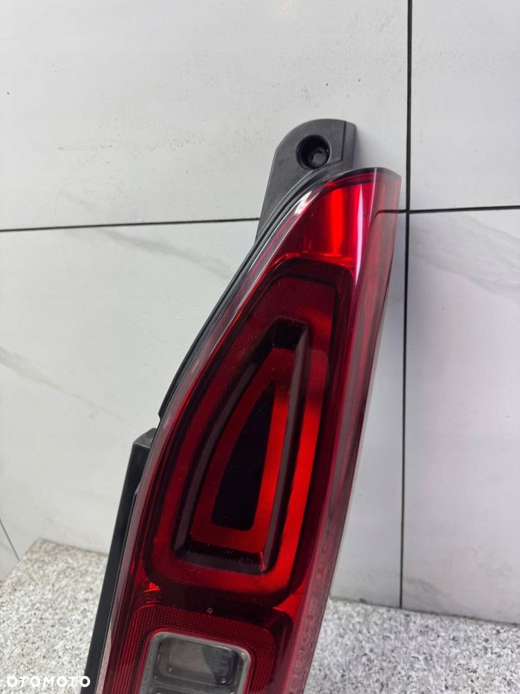 lampa prawy tył tylna combo e iv 2019-2024 9820555280 - 2